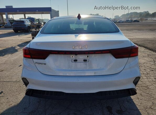 3KPF24AD5NE503888 2022 KIA FORTE Белый Вид сзади