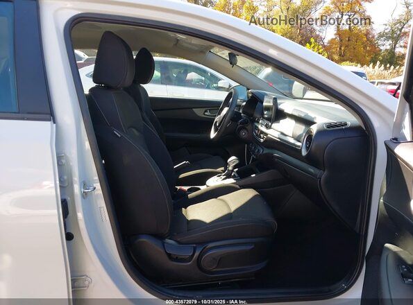3KPF24AD6LE205976 2020 KIA FORTE Белый Вид салона спереди