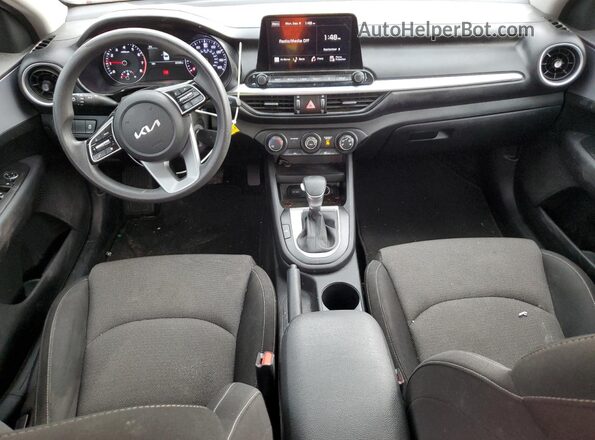 3KPF24AD6NE442843 2022 KIA FORTE Красный Вид панели приборов