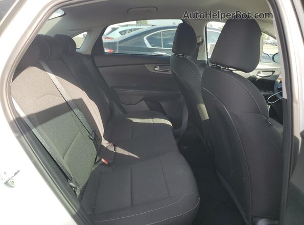 3KPF24AD8LE257058 2020 KIA FORTE White Widok tylnych siedzeń