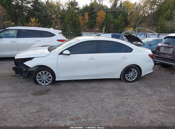 3KPF24AD8ME275948 2021 KIA FORTE White 