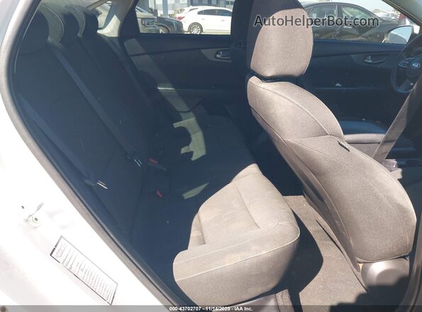 3KPF24AD8ME335131 2021 KIA FORTE White VIN კოდის სტიკერის ხედი