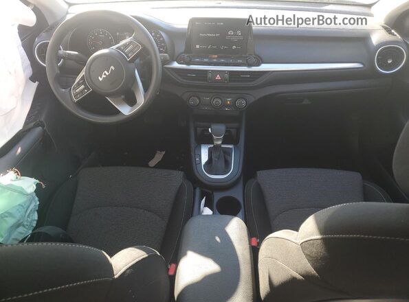 3KPF24AD8NE459062 2022 KIA FORTE Blue Dashboard view