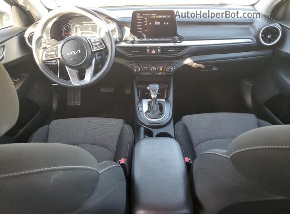 3KPF24ADXPE552135 2023 KIA FORTE Silver Widok deski rozdzielczej