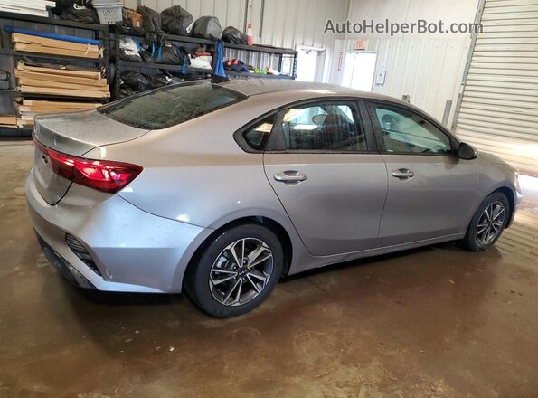 3KPF24ADXPE552135 2023 KIA FORTE Silver Tył prawy