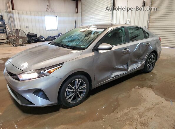 3KPF24ADXPE552135 2023 KIA FORTE Silver Widok wnętrza 360 stopni
