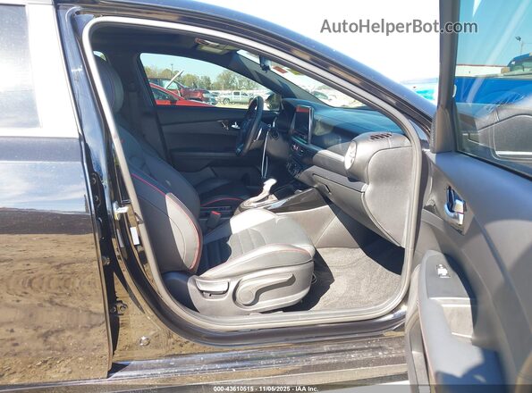 3KPF44AC5NE465712 2022 KIA FORTE Черный Вид салона спереди