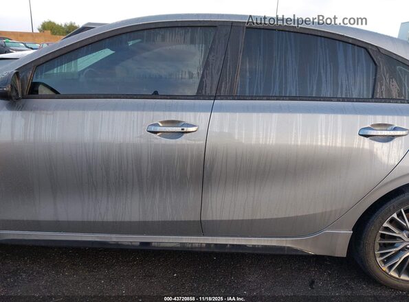 3KPF54AD7NE504533 2022 KIA FORTE Silver Widok wnętrza 360 stopni