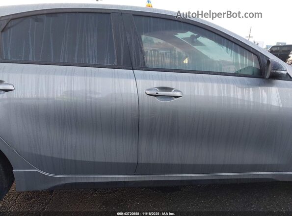 3KPF54AD7NE504533 2022 KIA FORTE Silver Widok wnętrza z tyłu