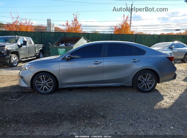 3KPF54AD9NE477867 2022 KIA FORTE Gray 360 interior view
