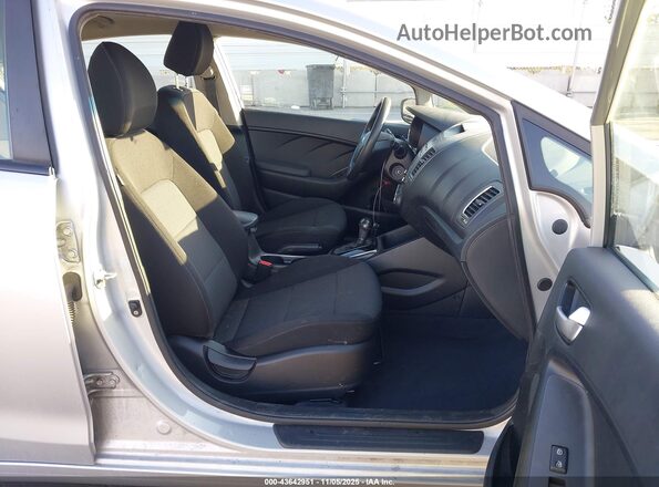 3KPFK4A71JE211353 2018 KIA FORTE Silver 
