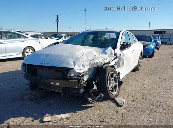 3KPFT4DE7SE132861 2025 KIA K4 White Front view