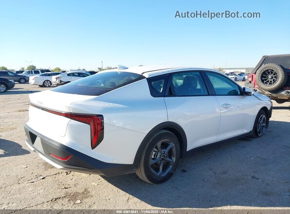 3KPFT4DE7SE132861 2025 KIA K4 White Rear right