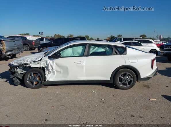 3KPFT4DE7SE132861 2025 KIA K4 White 360 interior view