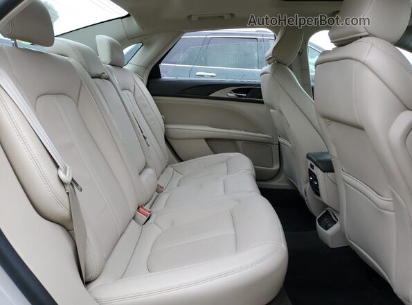 3LN6L5LU5LR617424 2020 LINCOLN MKZ White Vista interior trasera