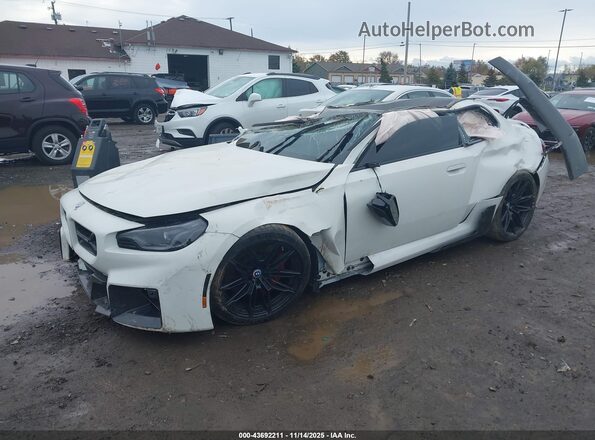 3MF13DM06R8E87539 2024 BMW M2 White Front left