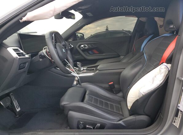 3MF23DM07S8F23572 2025 BMW M2 Gray Widok wnętrza z przodu