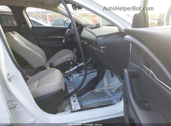 3MVDMBCM0RM609534 2024 MAZDA CX-30 White Вид салону спереду