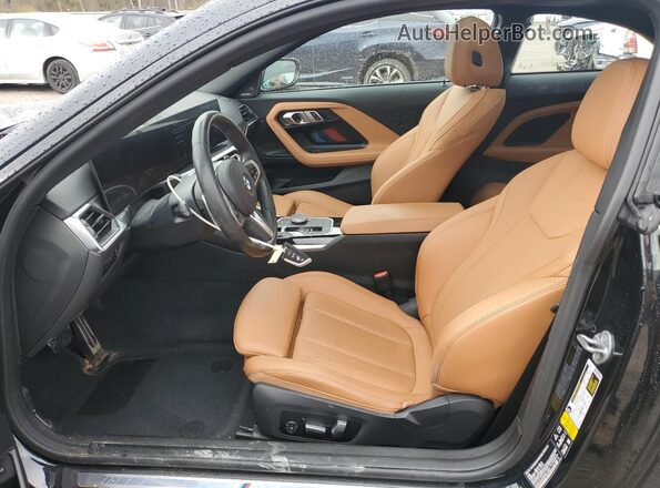 3MW33CM06P8D14801 2023 BMW 2 SERIES Black წინა სალონის ხედი