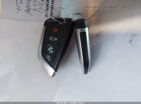 3MW39FF01P8D02245 2023 BMW 7 SERIES Белый Вид панели приборов