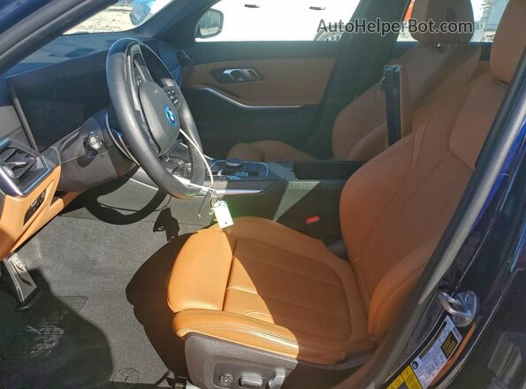 3MW39FF09P8C81967 2023 BMW 3 SERIES Blue წინა სალონის ხედი