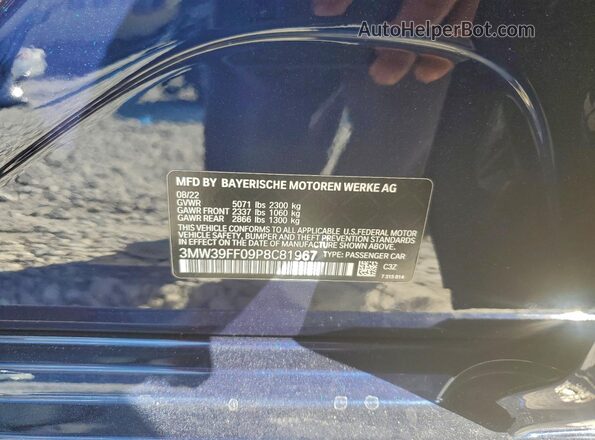 3MW39FF09P8C81967 2023 BMW 3 SERIES Blue ძრავის განყოფილების ხედი