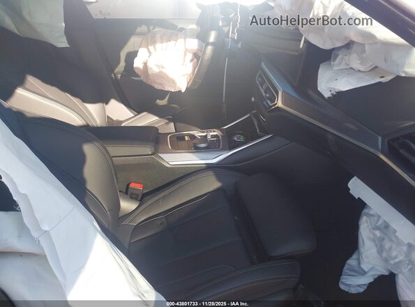 3MW49FF06R8E79347 2024 BMW M3 Red Vista interior delantera