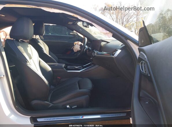 3MW53CM07P8D10510 2023 BMW M2 Белый Вид салона спереди
