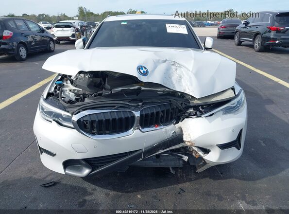 3MW5P7J00N8C65682 2022 BMW 3 SERIES White Front view