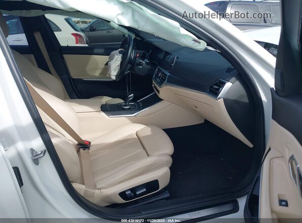 3MW5P7J00N8C65682 2022 BMW 3 SERIES White Front interior view