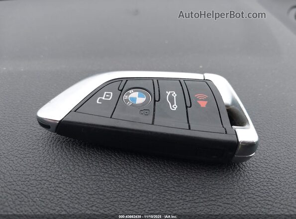 3MW5R7J06L8B35848 2020 BMW 3 SERIES White Dashboard view