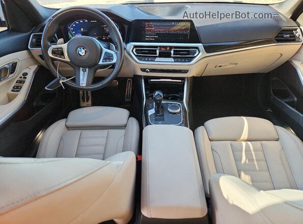 3MW5U7J04M8B55693 2021 BMW M3 Black Առջևի վահանակի տեսք
