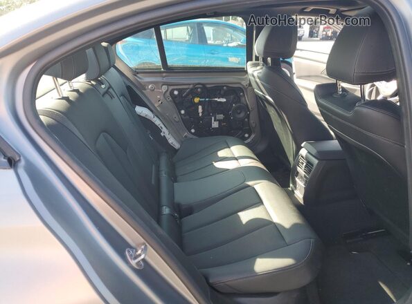 3MW69CW00S8F40432 2025 BMW 3 SERIES Gray Widok tylnych siedzeń