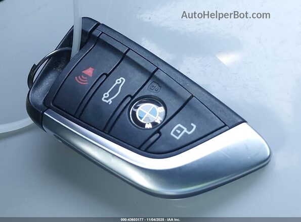 3MW69FF01R8E43896 2024 BMW 3 SERIES Black Vista del salpicadero