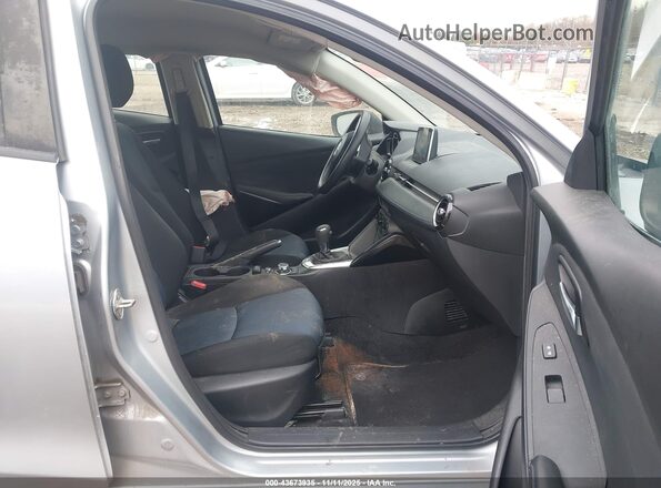 3MYDLBYV0JY325423 2018 TOYOTA YARIS IA Silver Սալոնի դիմացի տեսք