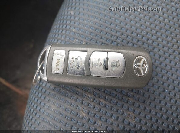 3MYDLBYV0JY325423 2018 TOYOTA YARIS IA Silver Առջևի վահանակի տեսք