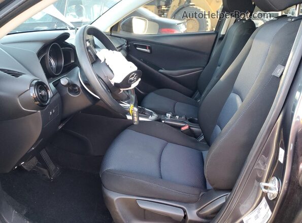 3MYDLBYV1KY512476 2019 TOYOTA YARIS Charcoal წინა სალონის ხედი