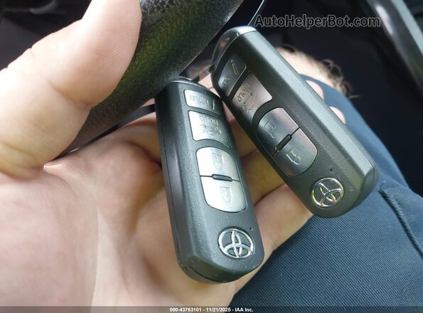 3MYDLBYV2HY150229 2017 TOYOTA YARIS IA Синий 