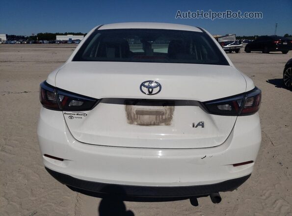 3MYDLBYV2HY157570 2017 TOYOTA YARIS Белый Вид сзади