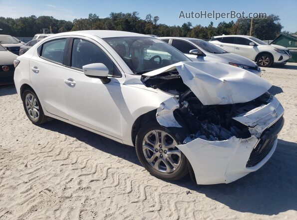 3MYDLBYV2HY157570 2017 TOYOTA YARIS Белый Передняя правая четверть