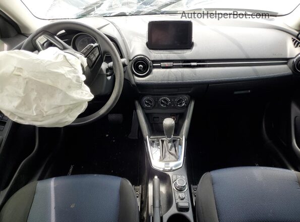 3MYDLBYV2KY502913 2019 TOYOTA YARIS Черный Вид панели приборов