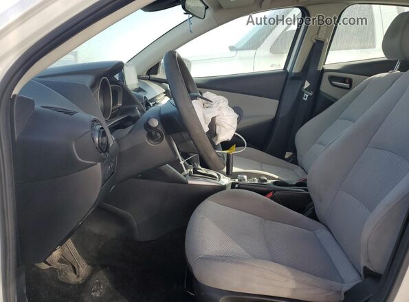 3MYDLBYV2KY526550 2019 TOYOTA YARIS White Widok wnętrza z przodu