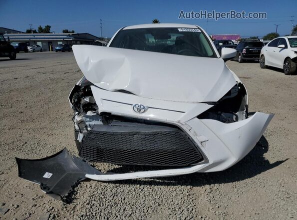 3MYDLBYV2KY526550 2019 TOYOTA YARIS White Widok z przodu