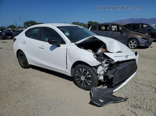 3MYDLBYV2KY526550 2019 TOYOTA YARIS White Przód prawy