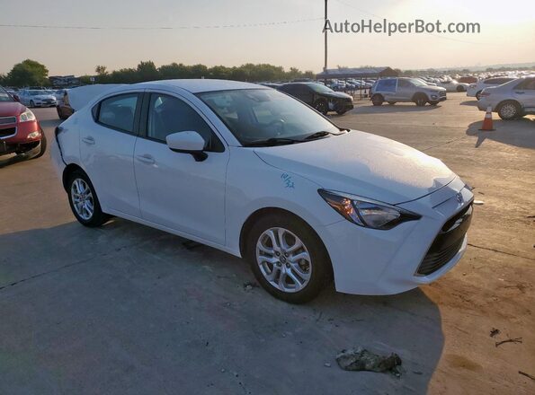 3MYDLBYV3JY306378 2018 TOYOTA YARIS White Delantero derecho