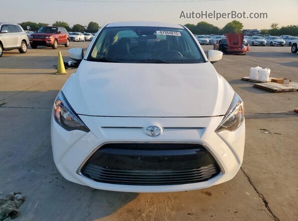 3MYDLBYV3JY306378 2018 TOYOTA YARIS White Vista frontal