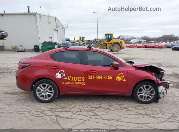3MYDLBYV4HY170093 2017 TOYOTA YARIS IA Red Սալոնի 360 աստիճան տեսք
