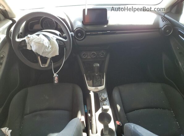 3MYDLBYV4KY508325 2019 TOYOTA YARIS Черный Вид панели приборов