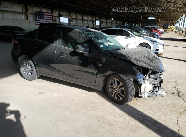 3MYDLBYV4KY508325 2019 TOYOTA YARIS Черный Передняя правая четверть