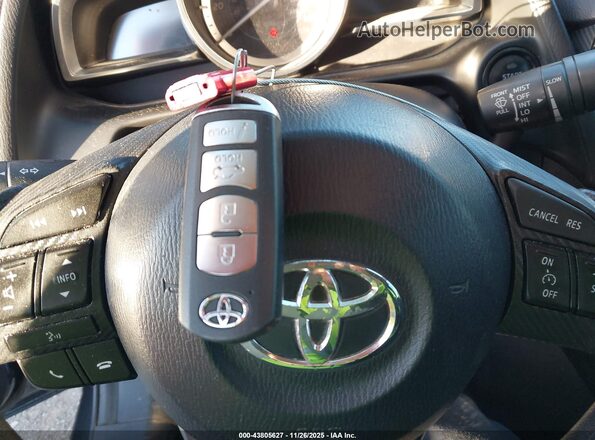 3MYDLBYV5HY177568 2017 TOYOTA YARIS IA Серый Вид панели приборов